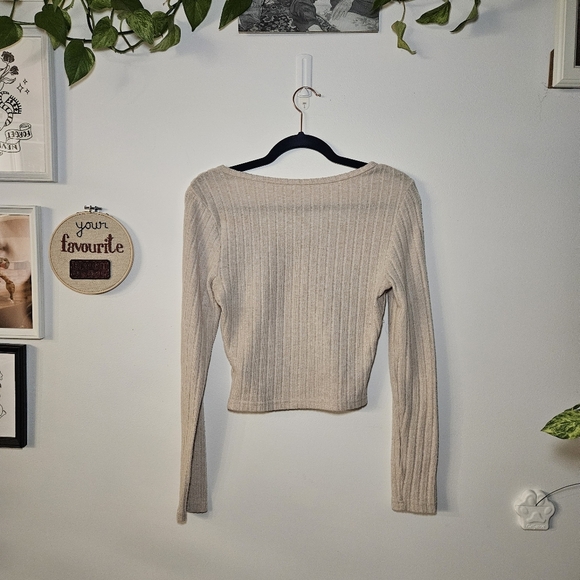 *FREE IN A BUNDLE* Ribbed Cream Knit Cropped Long Sleeve Top - Picture 2 of 4
